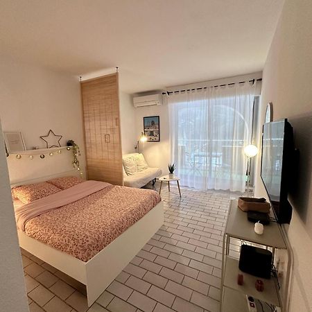 Studio Sur Le Port De Hyeres - A 2Min Des Plages, Clim & Balcon מראה חיצוני תמונה