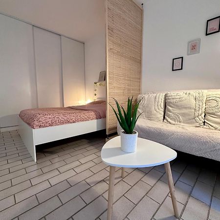 Studio Sur Le Port De Hyeres - A 2Min Des Plages, Clim & Balcon מראה חיצוני תמונה