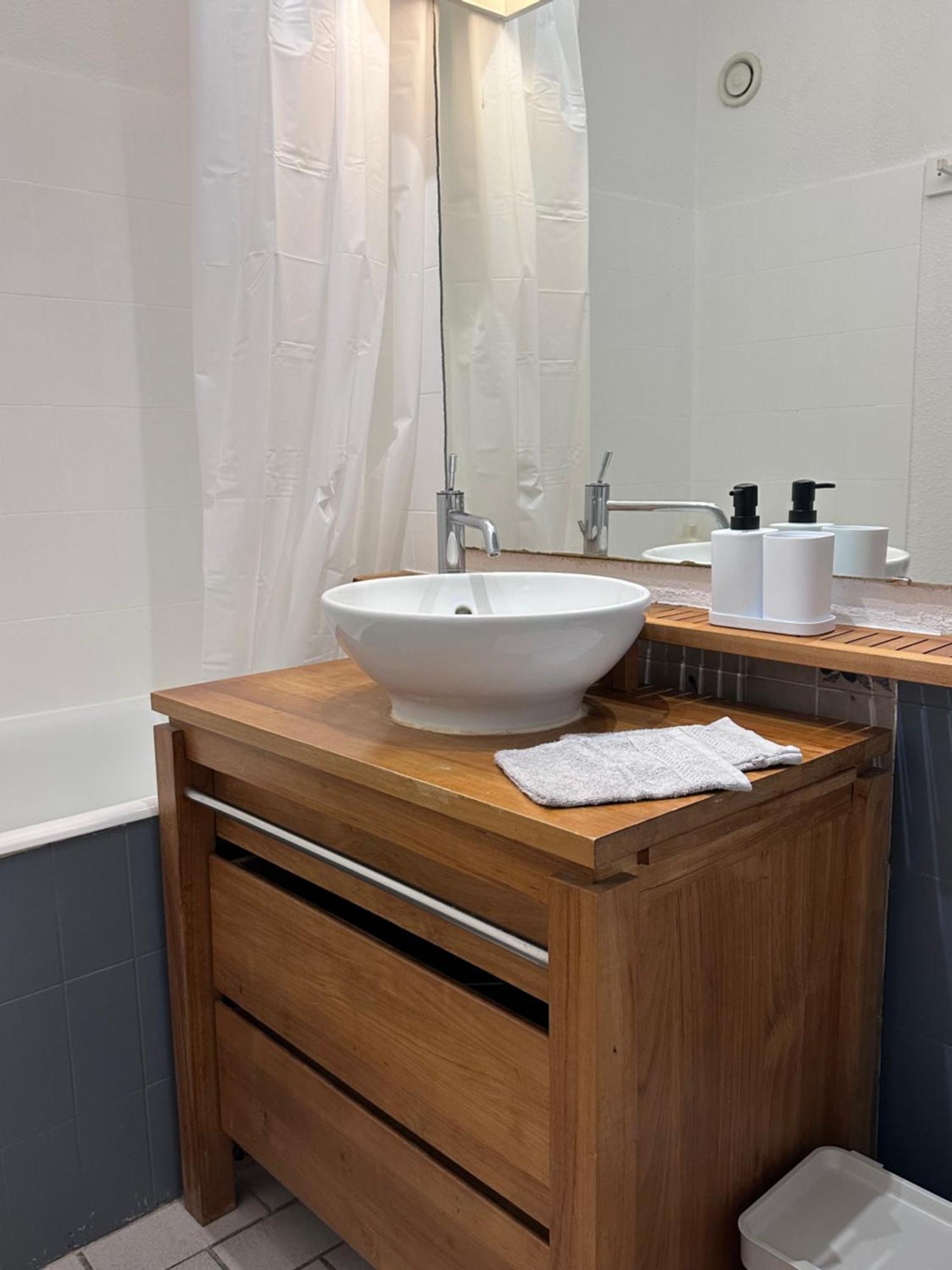 Studio Sur Le Port De Hyeres - A 2Min Des Plages, Clim & Balcon מראה חיצוני תמונה