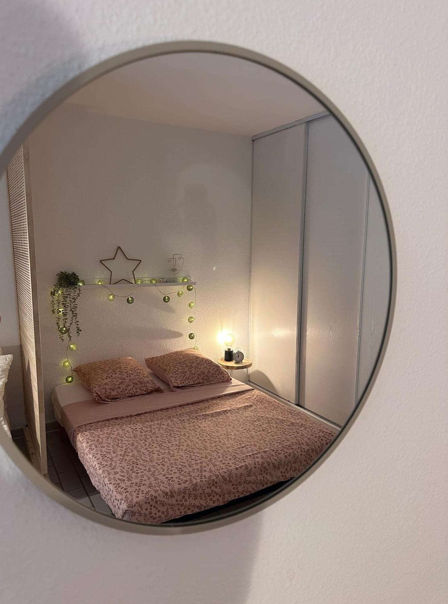 Studio Sur Le Port De Hyeres - A 2Min Des Plages, Clim & Balcon מראה חיצוני תמונה