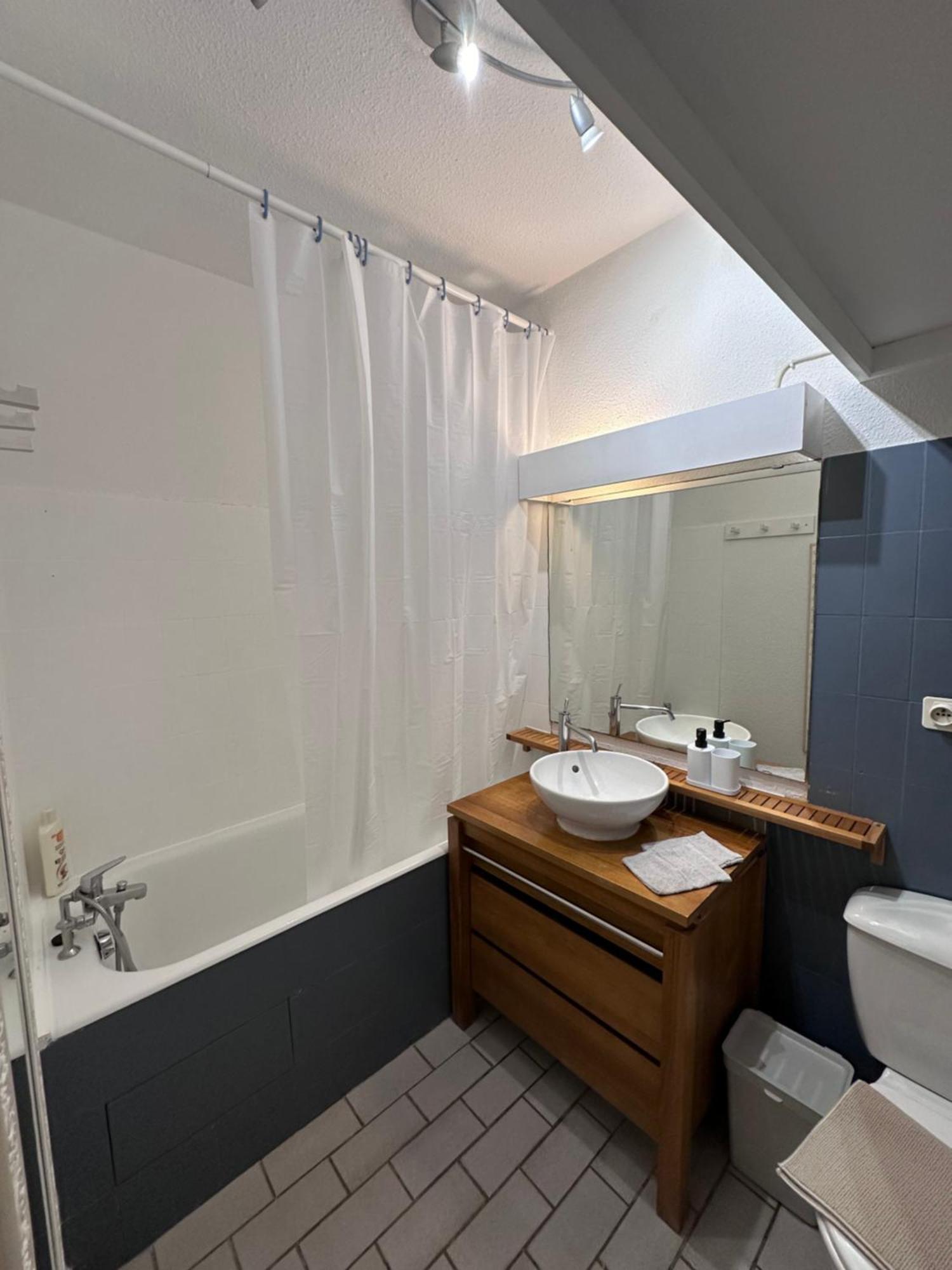 Studio Sur Le Port De Hyeres - A 2Min Des Plages, Clim & Balcon מראה חיצוני תמונה