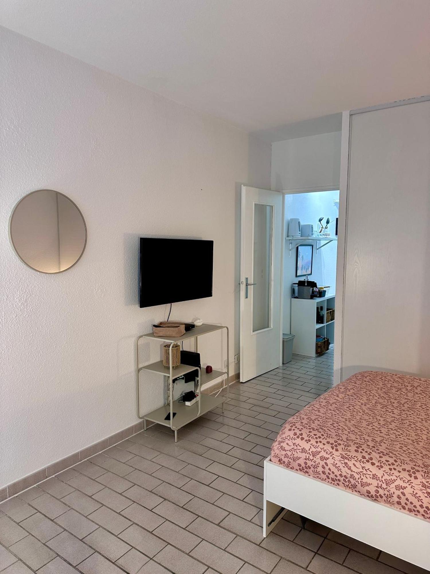 Studio Sur Le Port De Hyeres - A 2Min Des Plages, Clim & Balcon מראה חיצוני תמונה