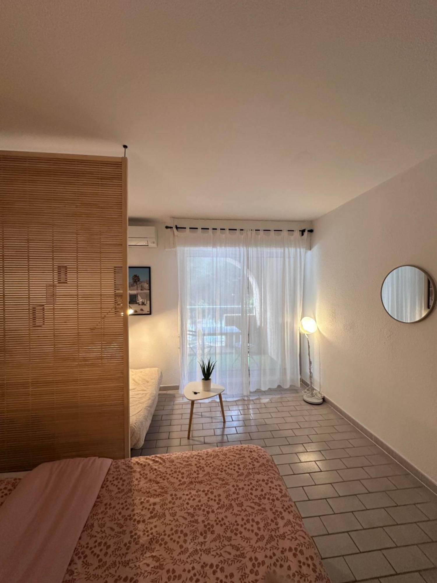 Studio Sur Le Port De Hyeres - A 2Min Des Plages, Clim & Balcon מראה חיצוני תמונה