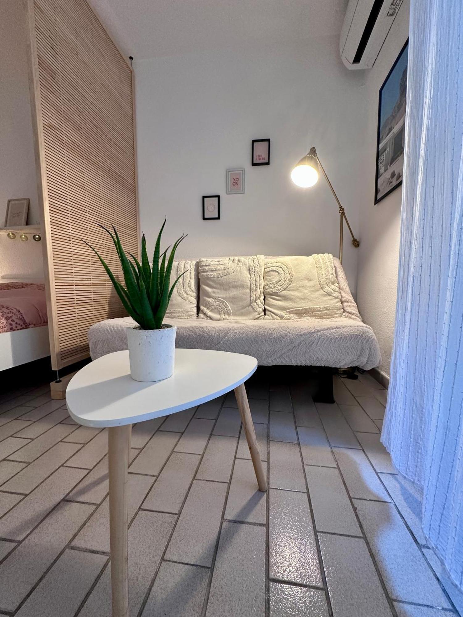 Studio Sur Le Port De Hyeres - A 2Min Des Plages, Clim & Balcon מראה חיצוני תמונה