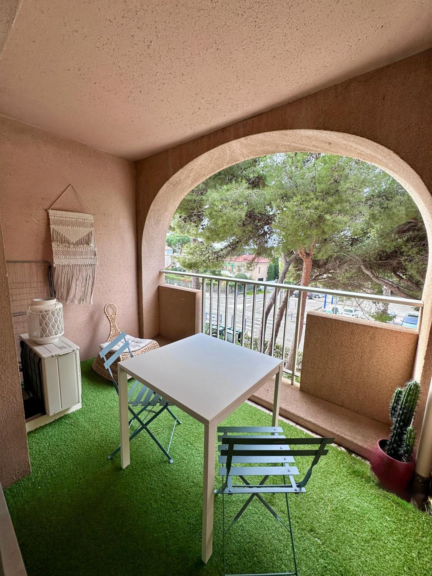 Studio Sur Le Port De Hyeres - A 2Min Des Plages, Clim & Balcon מראה חיצוני תמונה